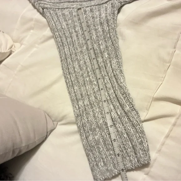 Jessica Simpson Heather Gray Ribbed Crewneck Sweater - Picture 7 of 7